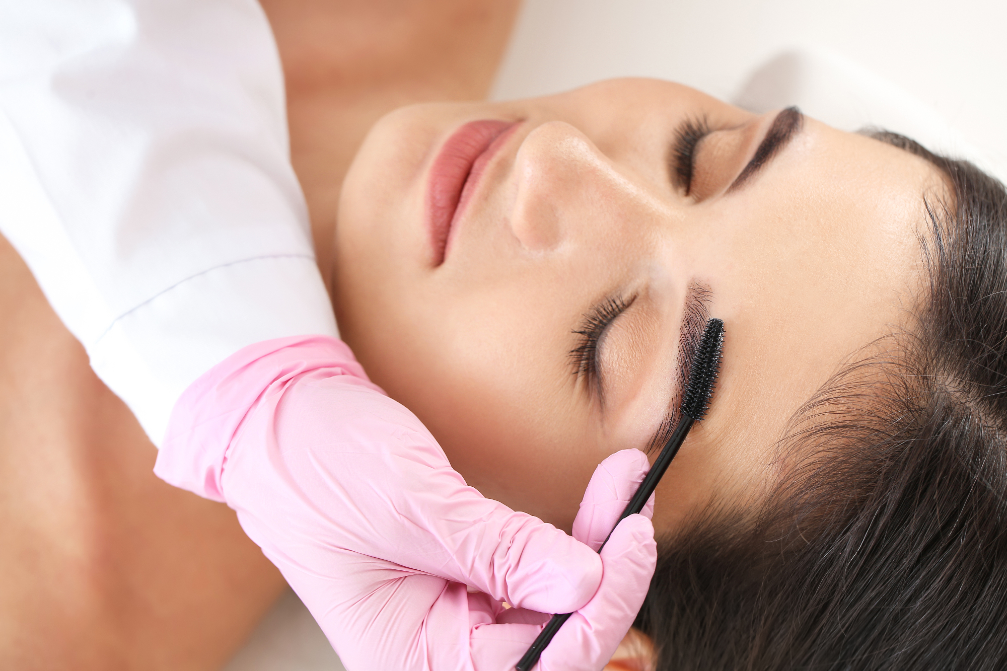 Pravilno izbrana barva za obrvi